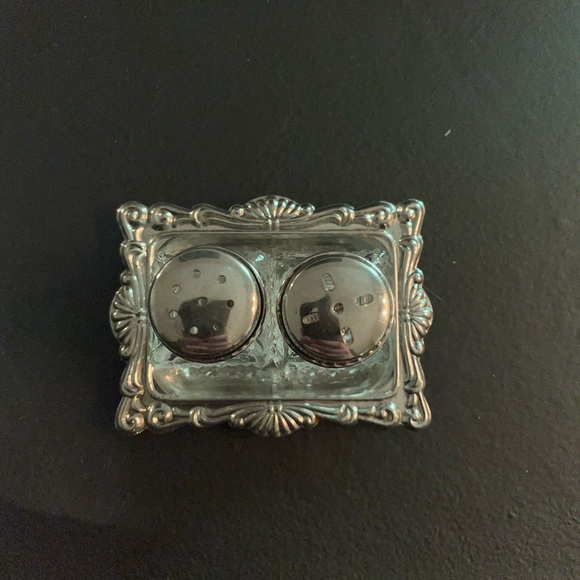 Fairy Brand | Vintage Crystal Silver Plated Salt & Pepper Mini Shakers - Picture 3 of 10